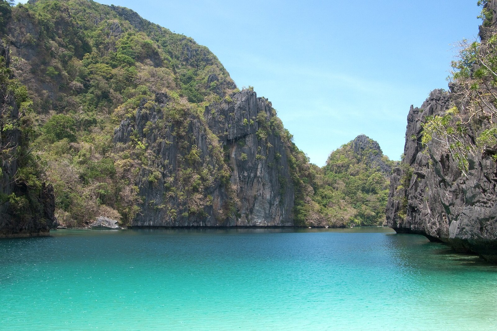 Limestone islands in Bacuit Bay, El Nido